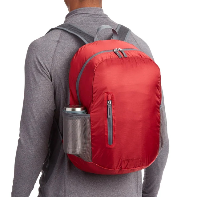 AmazonBasics 可摺疊日用背囊 25L 紅色 實物圖 2